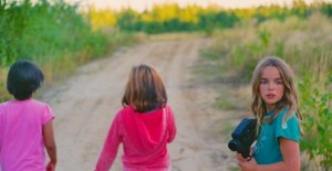 Key-Image-Kids-are-all-right-Dogs-On-A-Beach-Key-Image-Photo-by-Spencer-Gilley-580x300