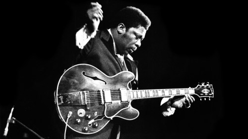 93328137-BB king -ON-STAGE-crop