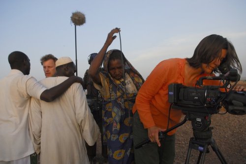 cameraperson-2016-002-kirsten-johnson-in-darfur-setting-up-camera-ORIGINAL