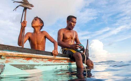 mov_walkingunderwater2_2440